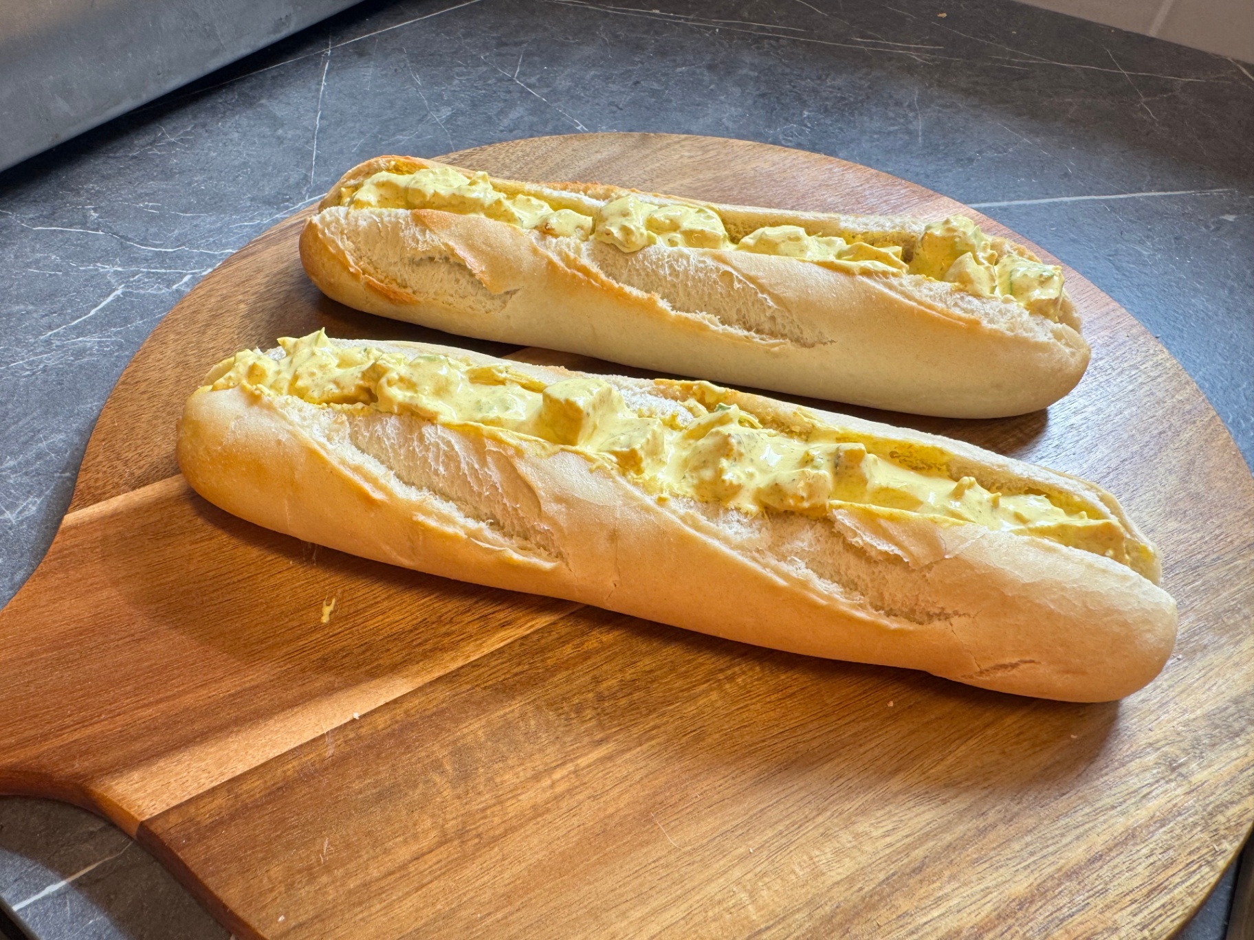 Baguette med kycklingcurryröra